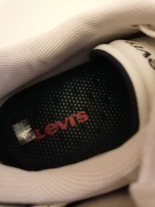 Sapatilhas  marca Levi`s  Tam.  38