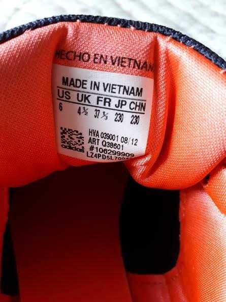 Tenis Adidas azul escuro/coral