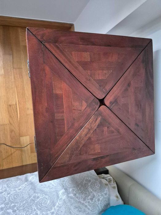 Mesa de jogo em madeira muito bonita da Area