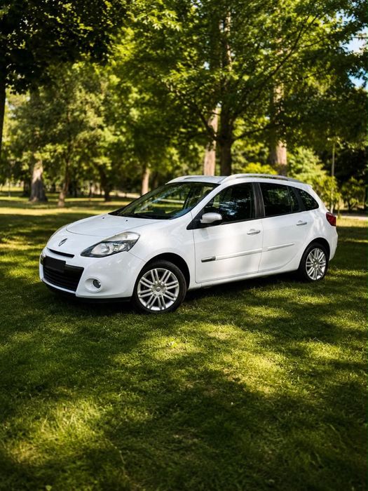 Renaul Clios sport tourer