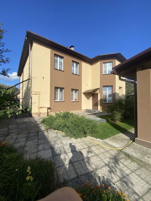 Продаж приватного житлового комплексу в Києві