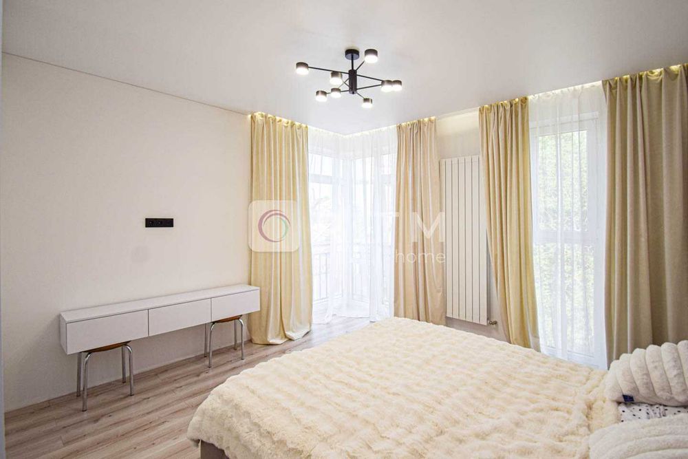 Продається сучасна 2-кімнатна квартира + кухня студія в центрі міста