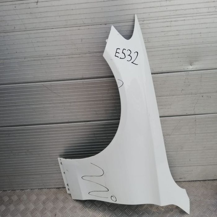 E532/F611/H404/H607 LEWY PRZEDNI BŁOTNIK MERCEDES W205