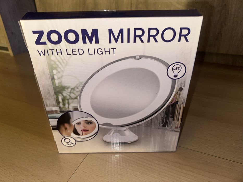 Lusterko powiększające ze światełkiem LED
