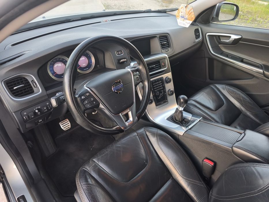 Volvo V60 R-DESIGNE zadbane