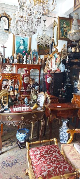 Antiguidades/Lustres/Decoração