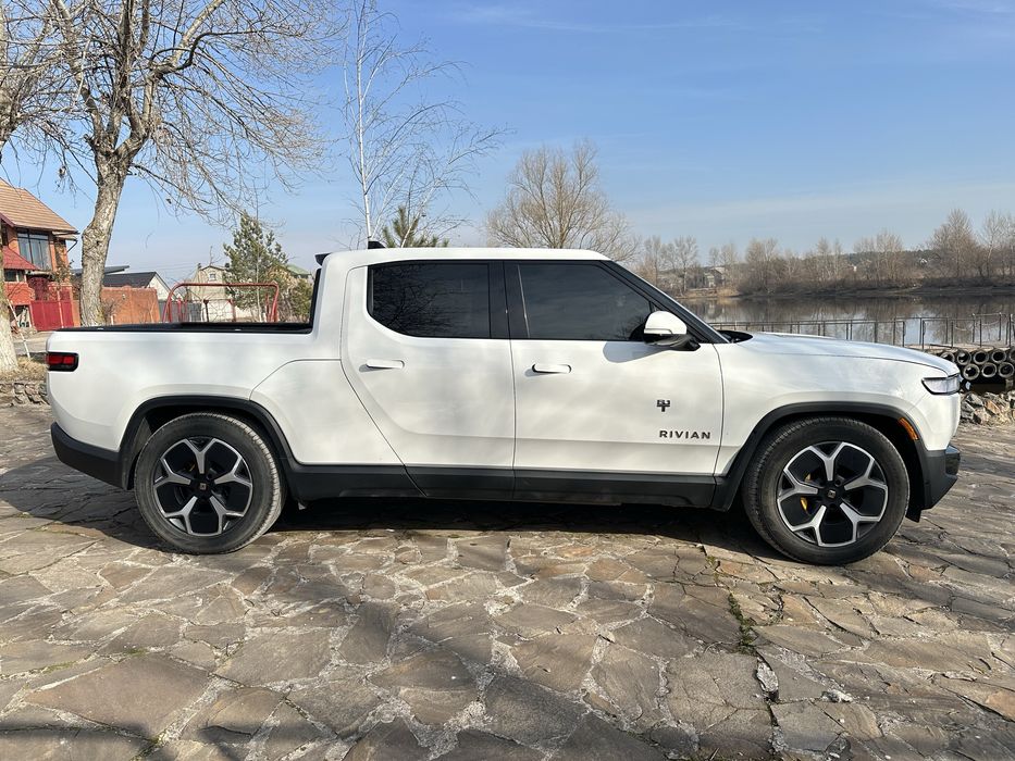 RIVIAN R1T Adventure