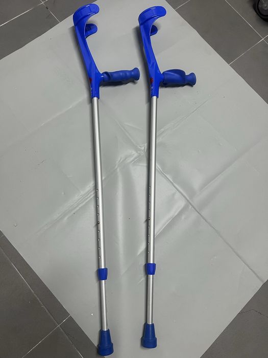Muletas /Canadianas Alemãs Kowsky 140 kg – Como Novas