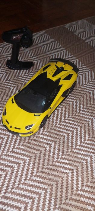 Carro lamborghini telecomandado criança