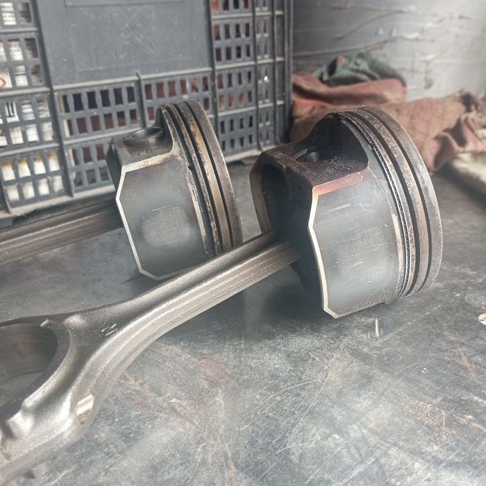 Шатуни з поршнем