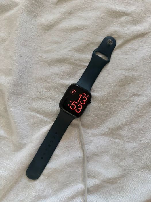 Apple Watch Série 8 com Carregador, Caixa e Pulseiras