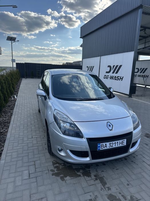 Автомобиль Renault Scenic