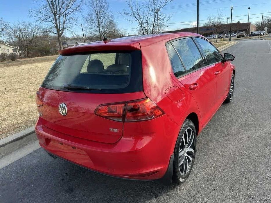 Volkswagen Golf      2017