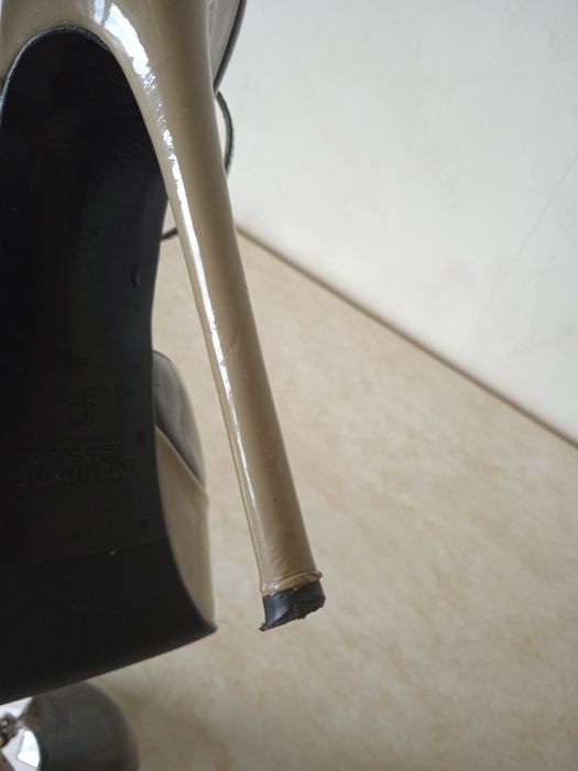 Босоніжки, стрипи. Лакові