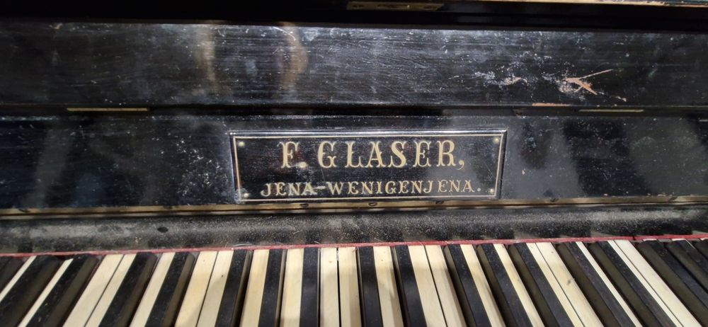 Pianino marki F. Glaser