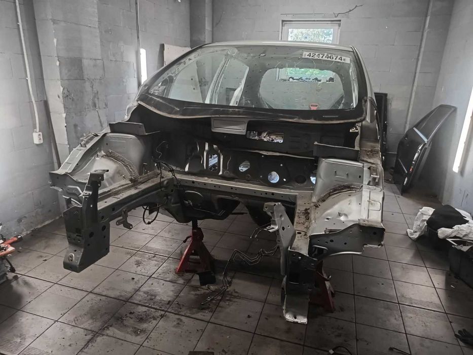 Черверть Кузов на порізку Ніссан Leaf Розборка Лиф ліф 10-17