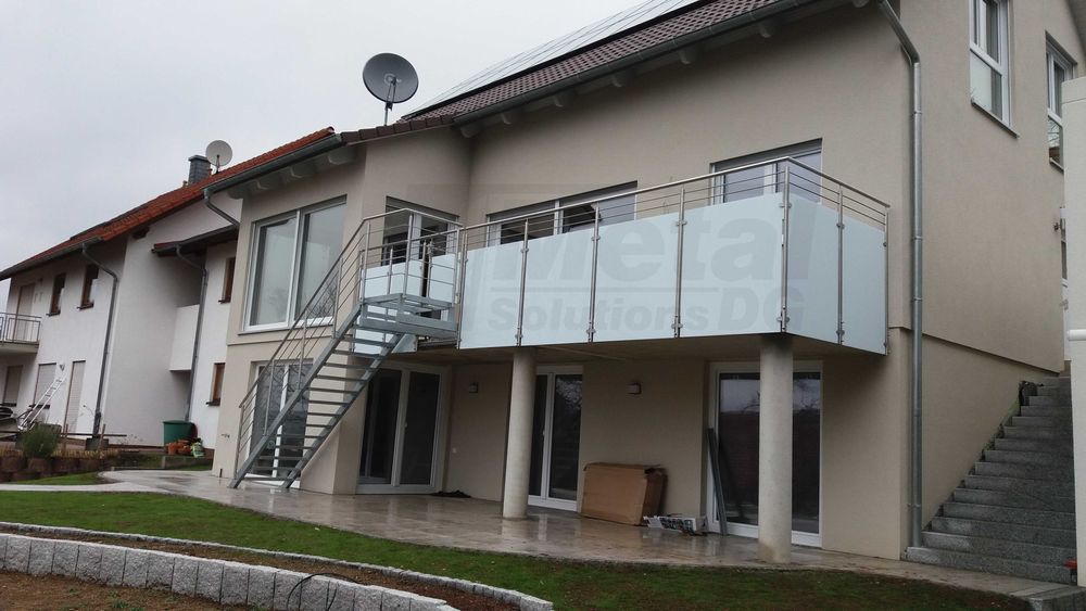 Balustrady ogrodzenia zadaszenia pergole konstrukcje ogrody zimowe