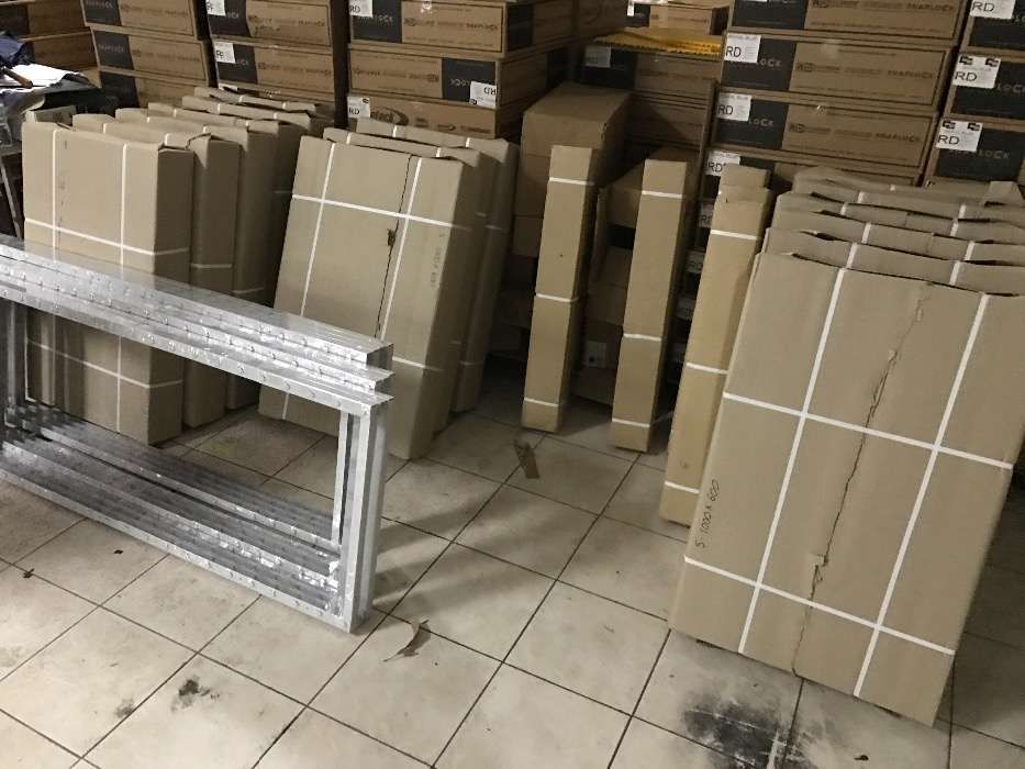 Estantes Metálicas Carga Ligeira Media Pesada de Encaixe Sem Parafusos