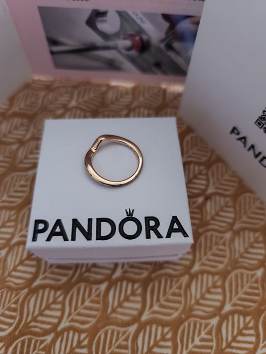 Anel Pandora rosa gold