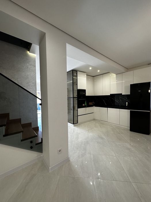 Оренда 4 кімнатного дизайнерського Котеджу/ Таунхаусу