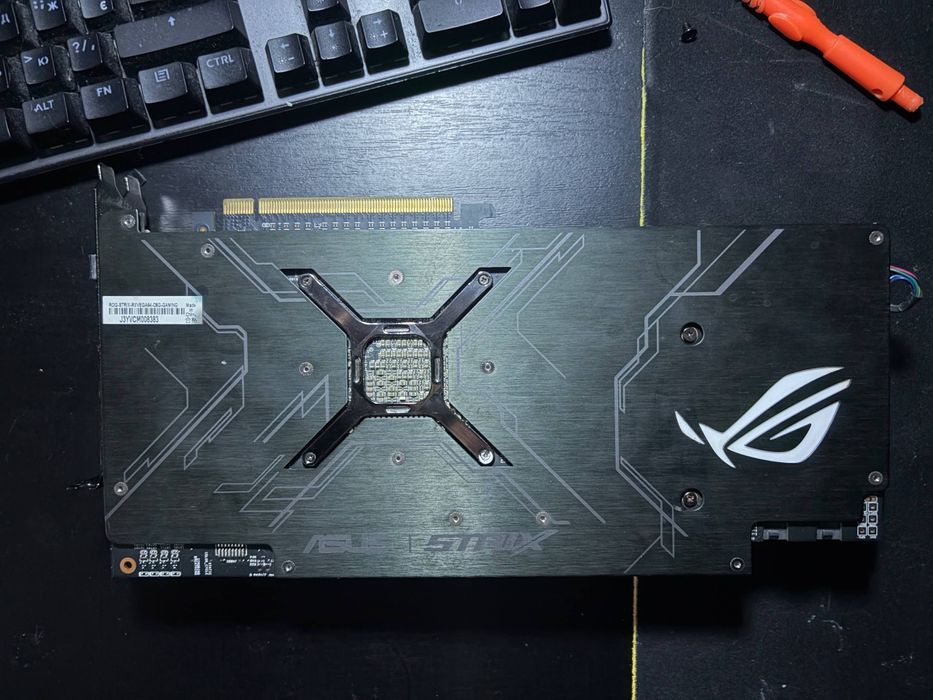 AMD Radeon RX Vega 64 asus ROG Strix