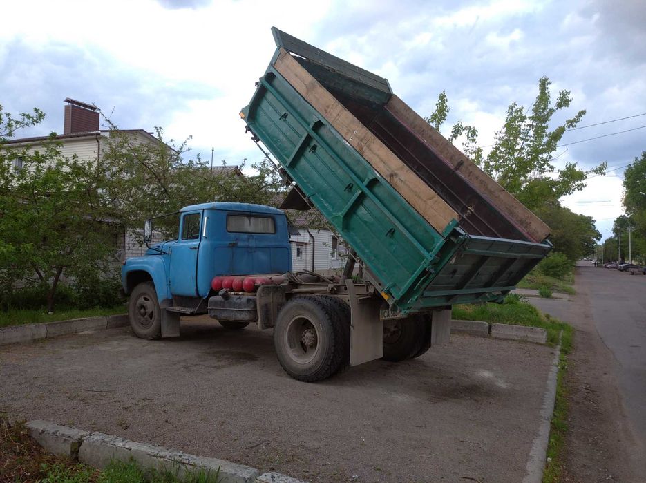 Отсєв,щебень,песок.