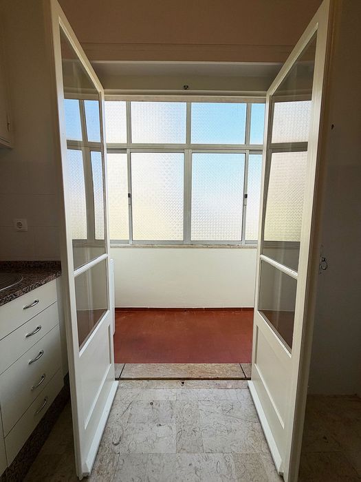 Apartamento T2 para arrendamento na Ajuda