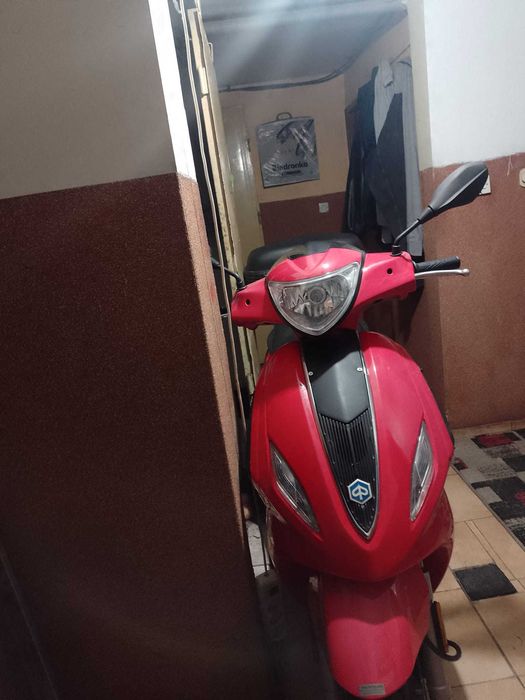 Skuter piaggio fly 50 4t