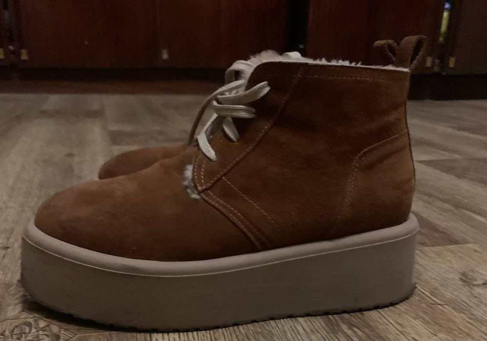 Замшевые ботинки.