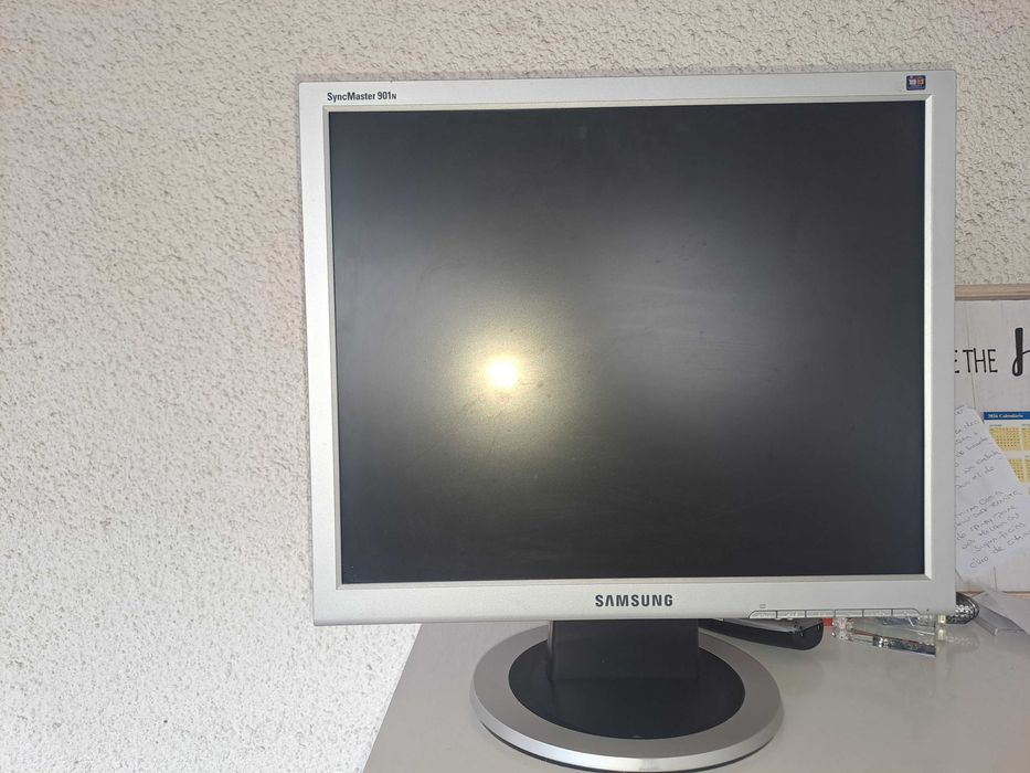 Monitor de PC de secretária usado
