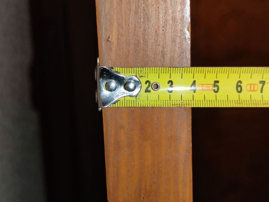 Дерев'яні двері з замком і петлями