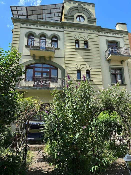 Ексклюзивна багаторівнева квартира 377,6 м² біля парку Шевченка