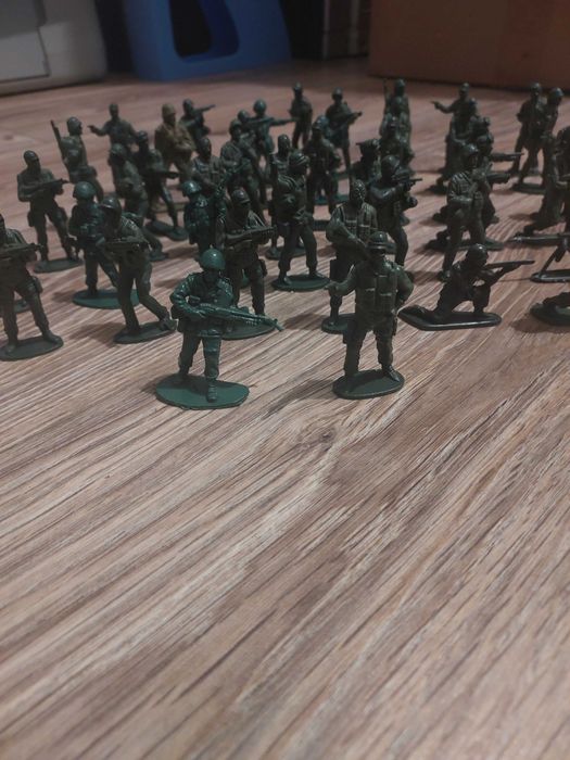 Żołnierzyki plastikowe z czasów PRL 44 sztuki