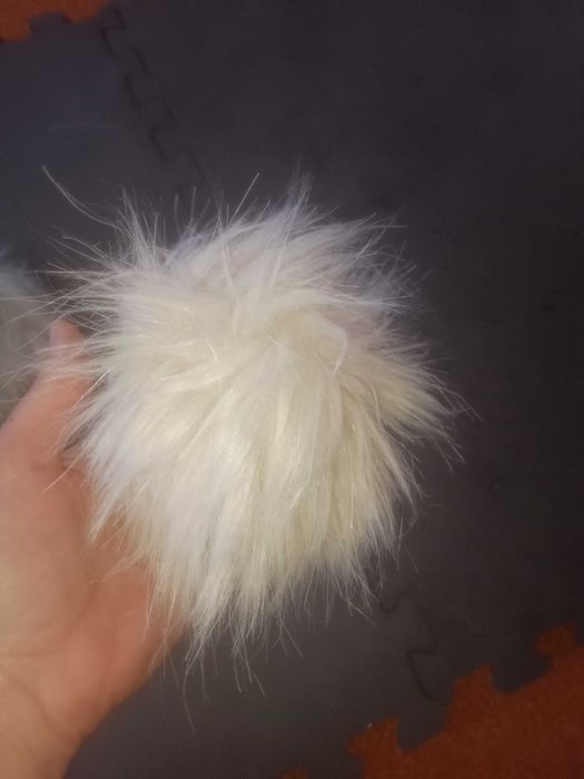 Pompony duże 4 sztuki