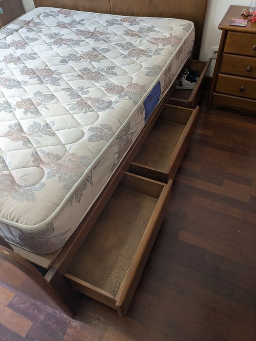Cama de casal com colchão