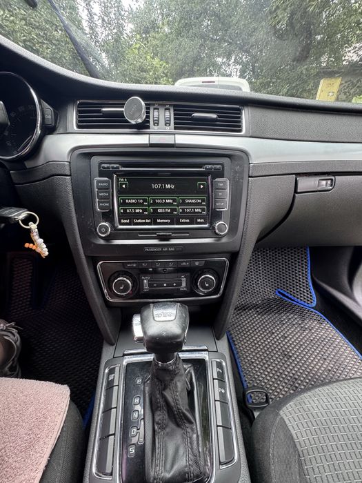 Машина skoda super b 2008