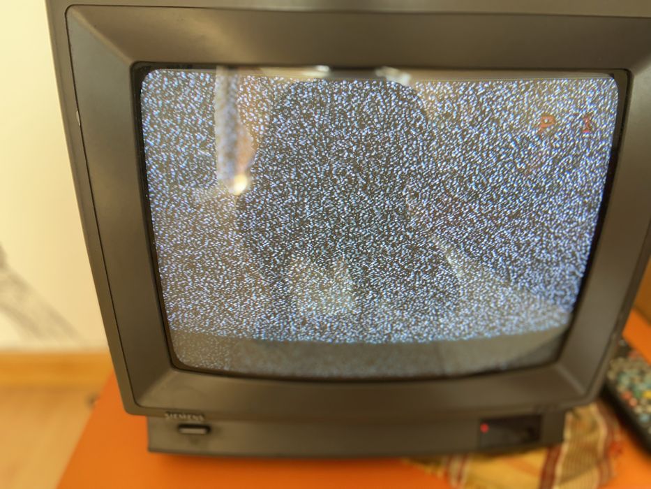 Televisao antiga siemens a funcionar sem riscos