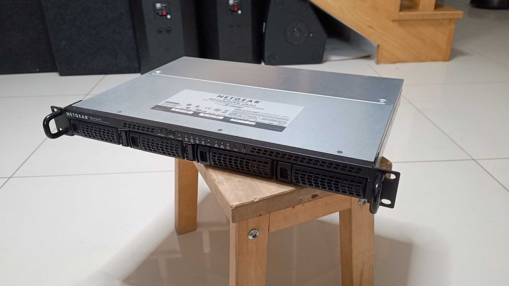NETGEAR ReadyNAS 2100 – 4x 3 TB HDD, Rack 1U