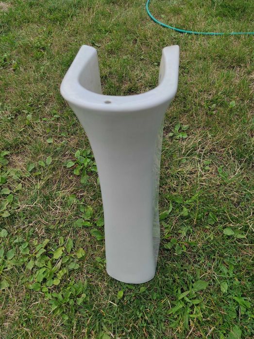 Postument (noga) pod umywalkę