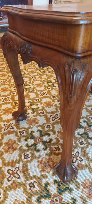 Mesa de Centro em Madeira Maciça Estilo Clássico