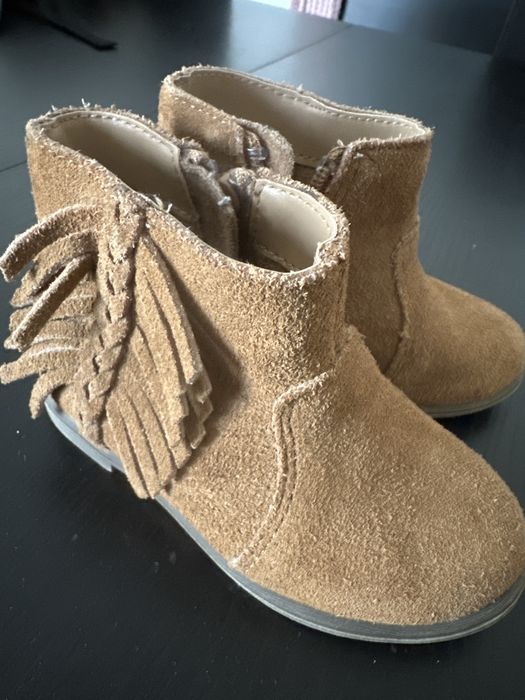 Botinhas camurça zippy