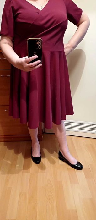 Wiśniowa sukienka rozkloszowana roz.48 Karko