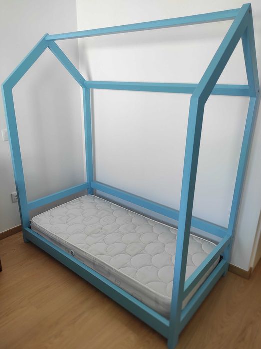 Cama montessori para bebé como nova em madeira maciça