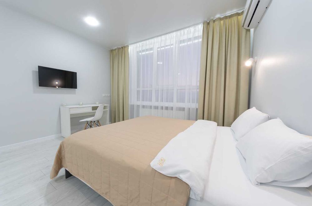 Завжди є світло! Затишна студія з панорамним видом на місто.