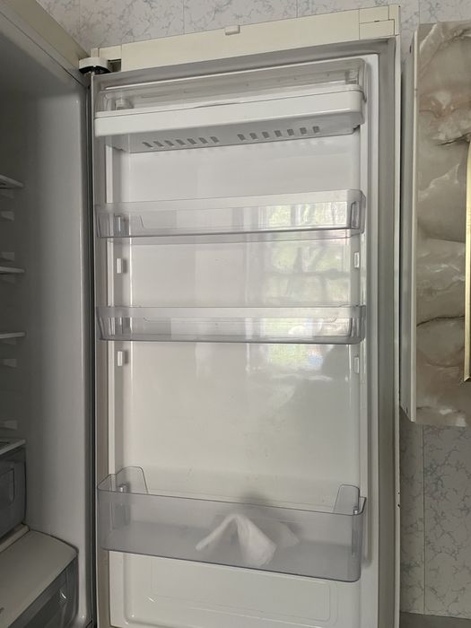 Холодильник Samsung модель RL44ECSW