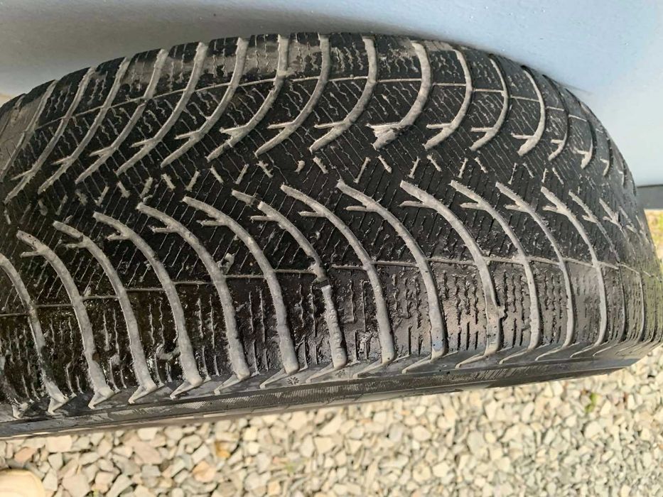 Продам зимові шини MICHELIN 215/65 R16  98H  б/у 2012р.