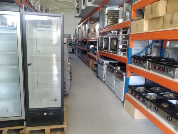 NOVOS E USADOS - Armazém com Bancadas Inox, Vitrines, Balcoes