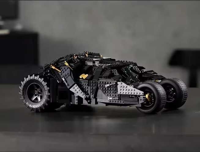 Конструктор чорний "Бетмобіль Tumbler" подібний до Lego