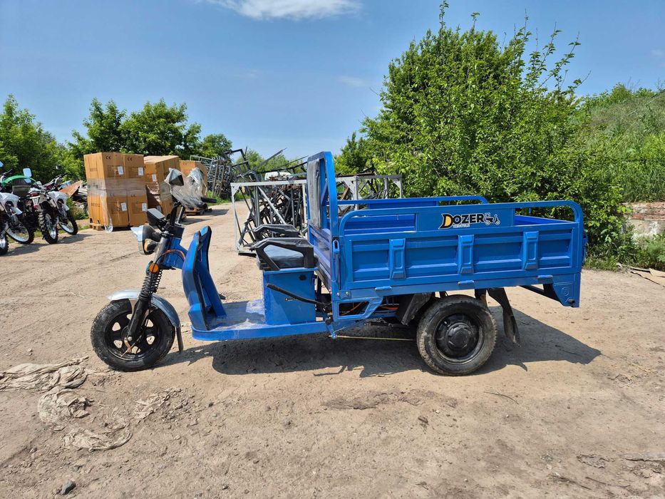 Трицикл электрический производство Индия Дозер 1200 ватт