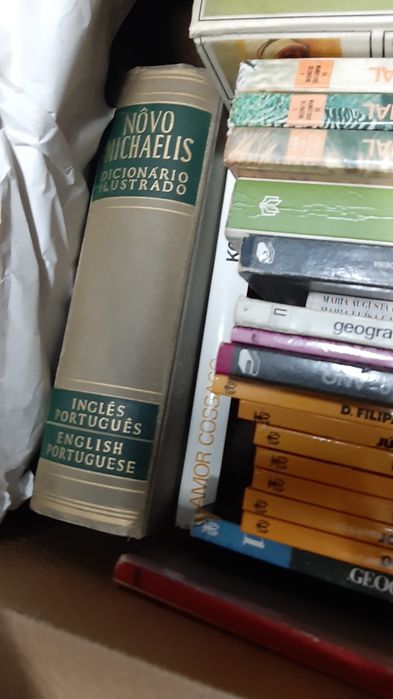 Diversos livros em bom estado
